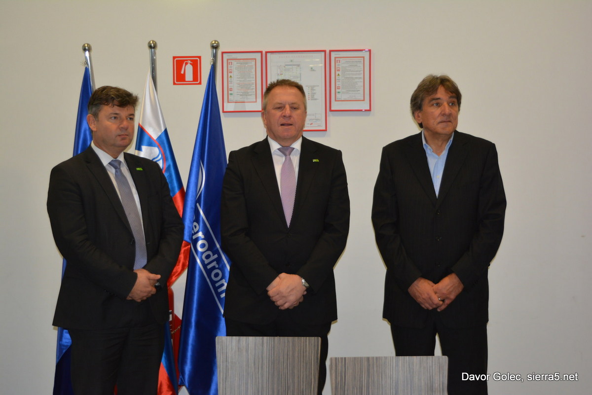 Ministra Ga&scaron;per&scaron;ič in Počival&scaron;ek ter dirketor Brolih