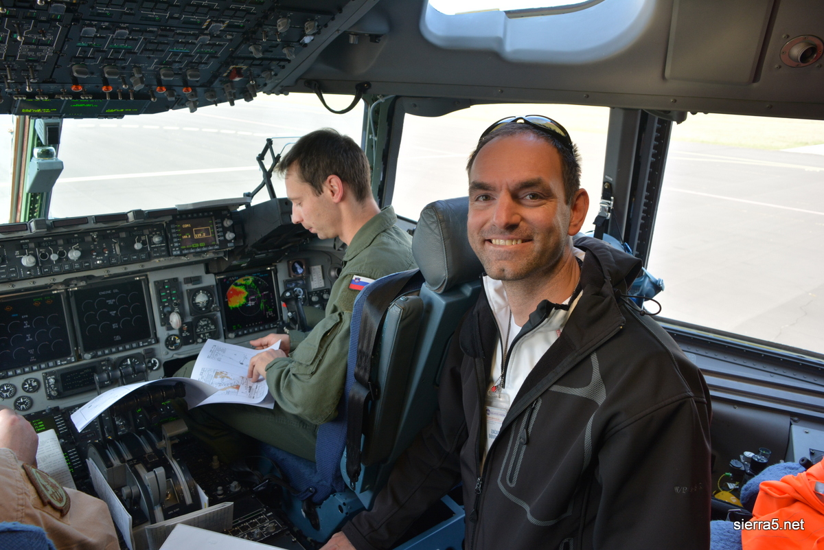 Borut Podgor&scaron;ek, v kokpitu letala C-17