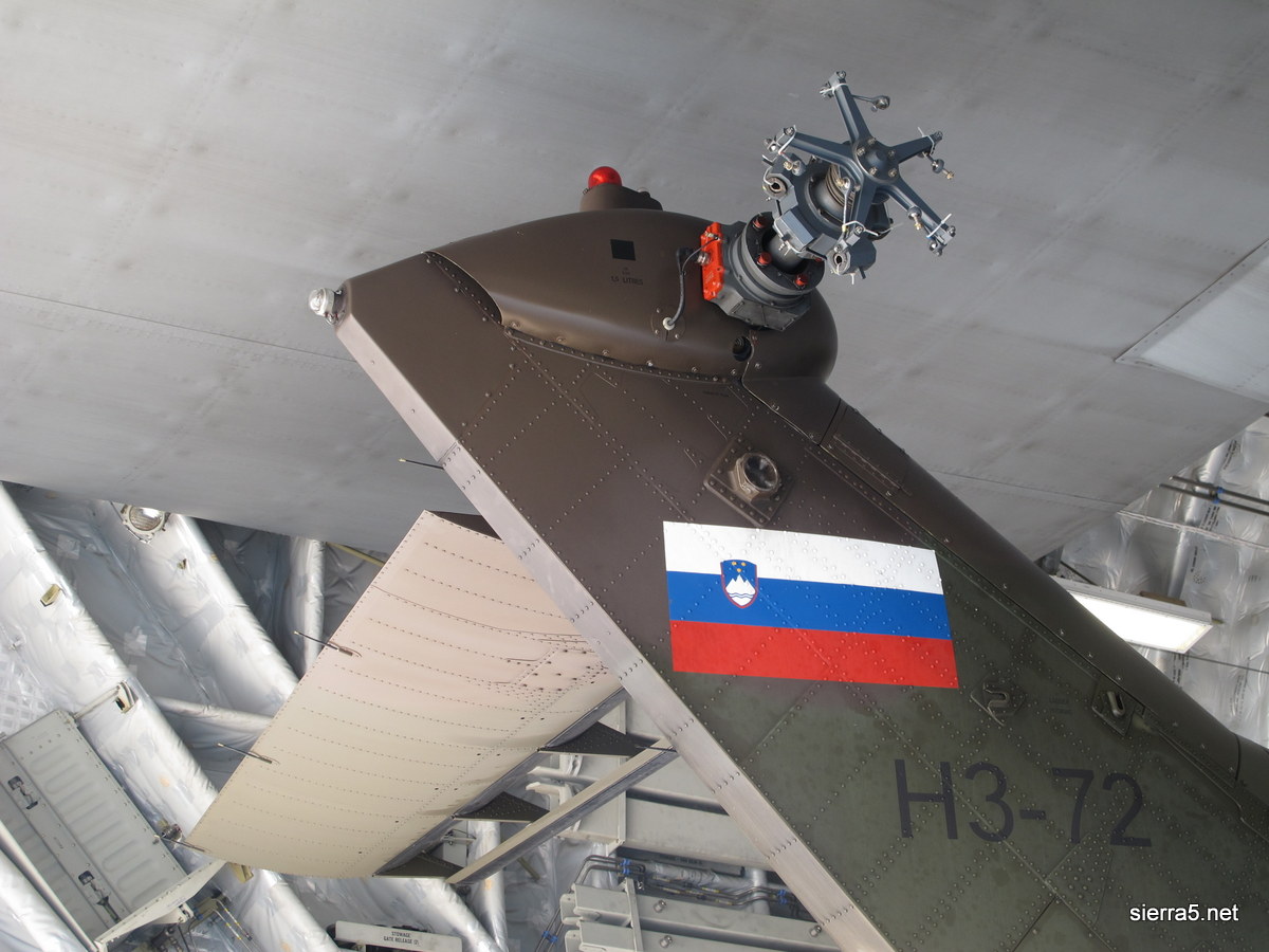 Med letalom in helikopterjem je bilo ponekod manj kot pet centimetrov