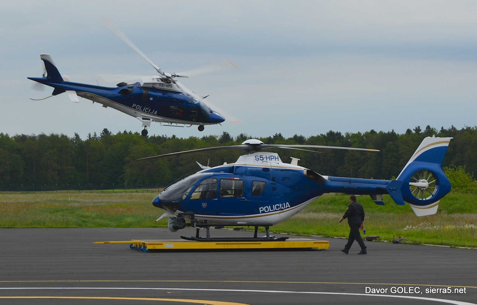 EC135 in A109
