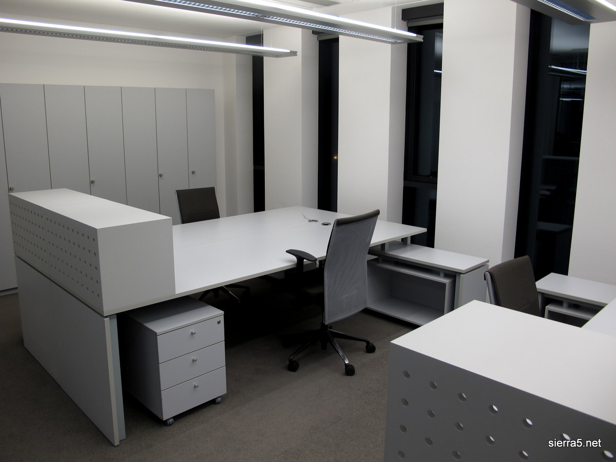 Pisarne so v &scaron;tirih etažah