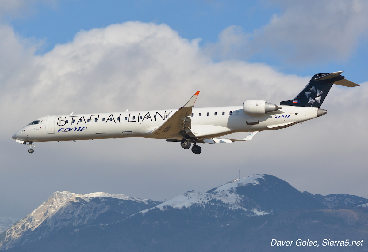 Adria Airways v barvah združenja Star Alliance