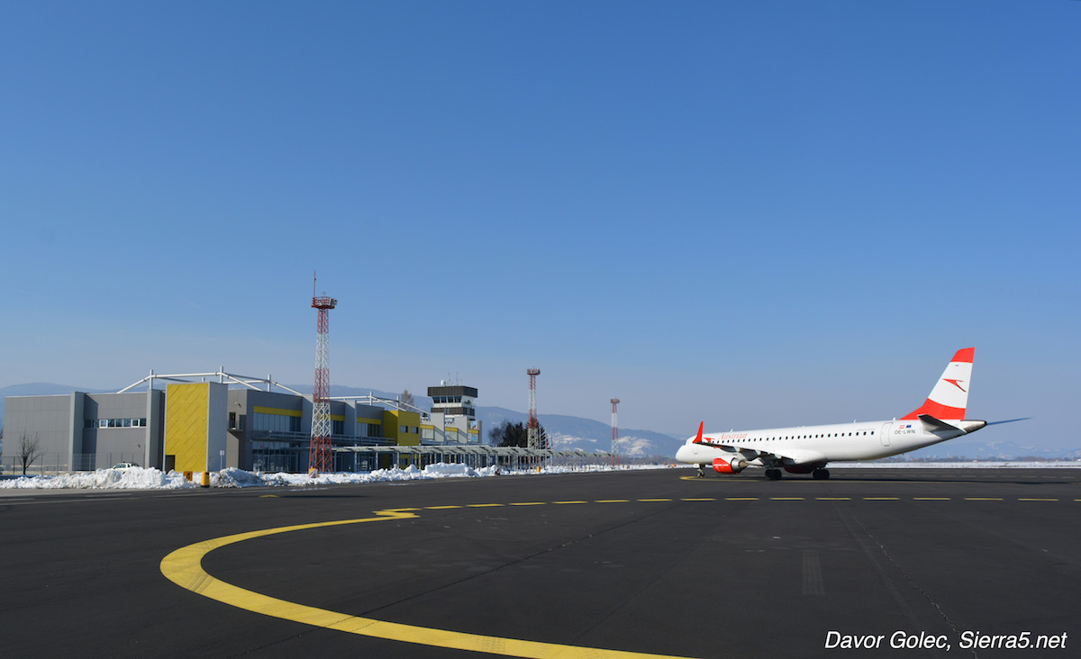 Aurstrian Airlines z letalom Embraer 195 na trenažnem letenju v Mariboru