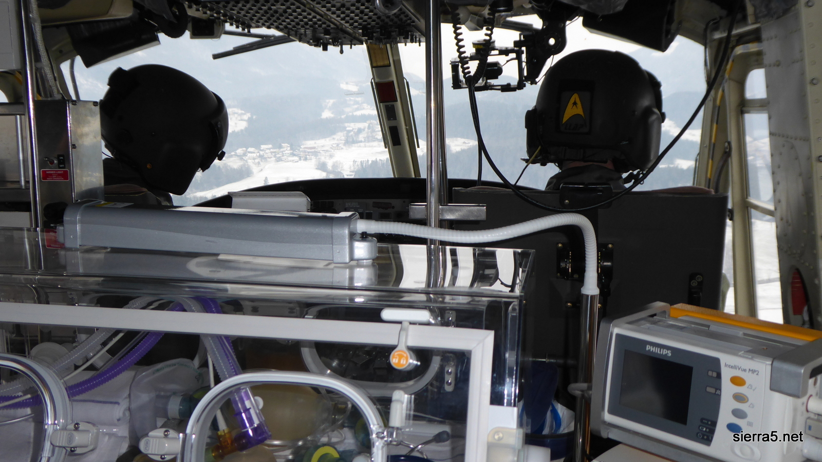 Prevoz inkubatorja v Bell 412