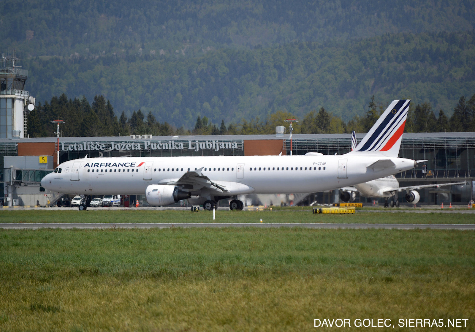 Airbus A321 reg. F-GTAP ob odhodu iz Ljubljane po obsežnih vzdrževalnih delih pri Adrii Tehnika