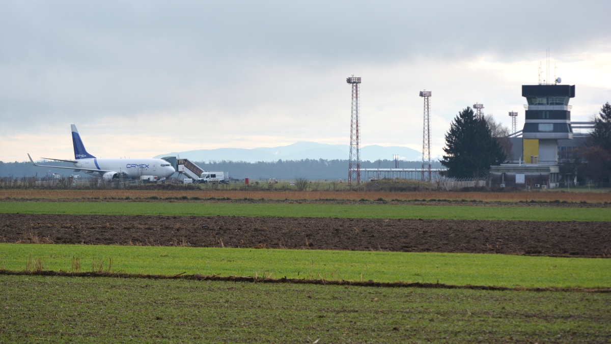 Letalo CAMEX ADRIA Airlines na mariborskem letališču