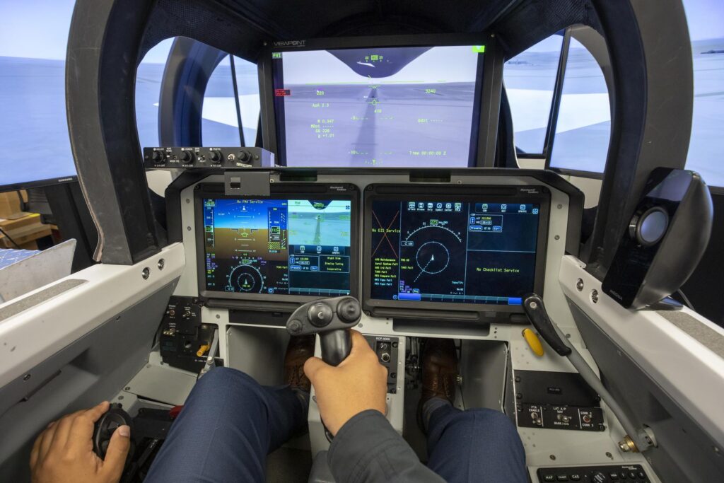 Simulator pilotske kabine X-59 z monitorjem za pogled naprej foto Lockhe