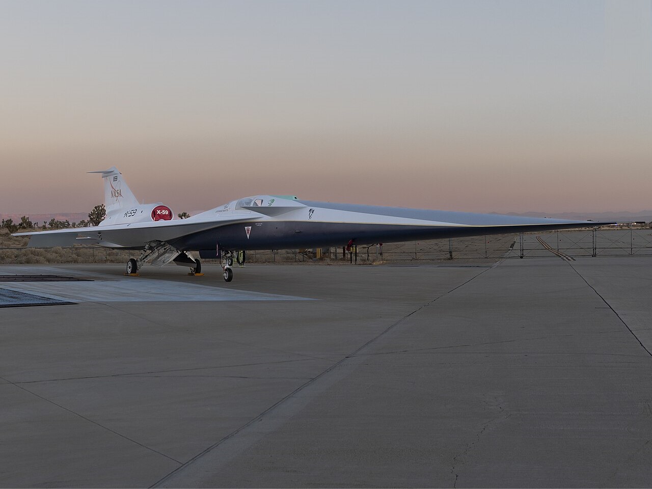X-59 na platformi pred obratom Skunkworks Lockheed foto NASA Lockheed