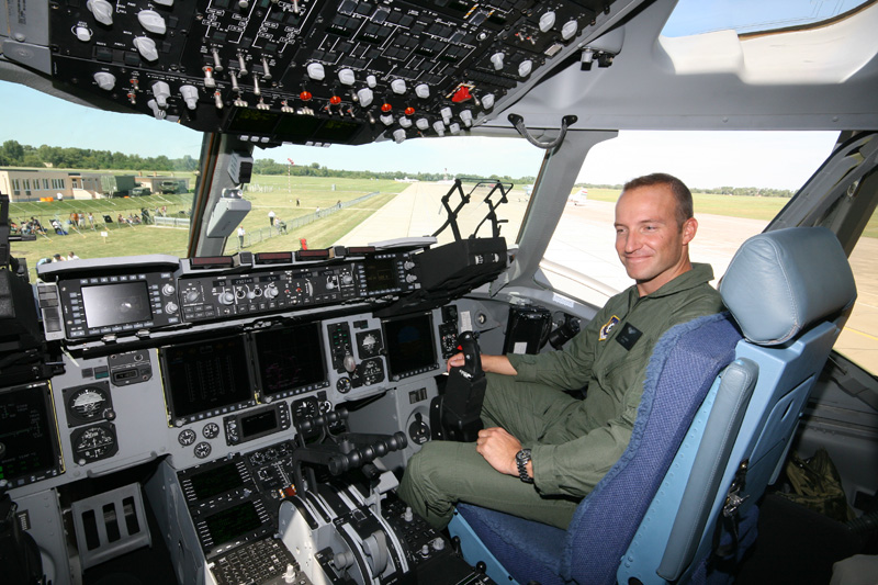 C-17 kokpit_img_4435 c-17_kokpit_img_4435.jpg
