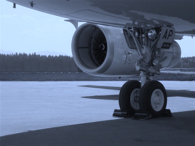 A319 S5-AAP podvozje in motor a319_s5-aap.jpg