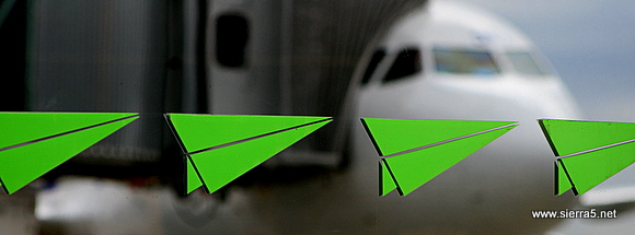 lju_airport_logo_v_steklu_img_1977.jpg