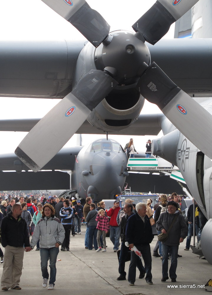 b-52_img_3927-001.jpg