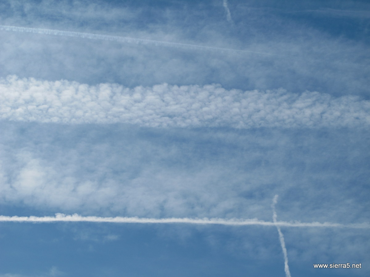 contrails_img_5191.jpg