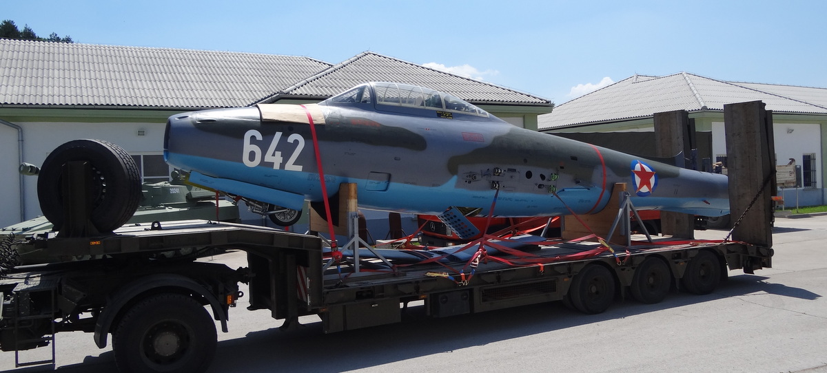 f-84g_-_pivka2.jpg