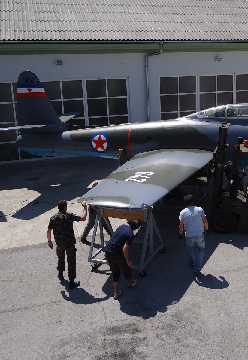 f-84g_-_pivka3.jpg