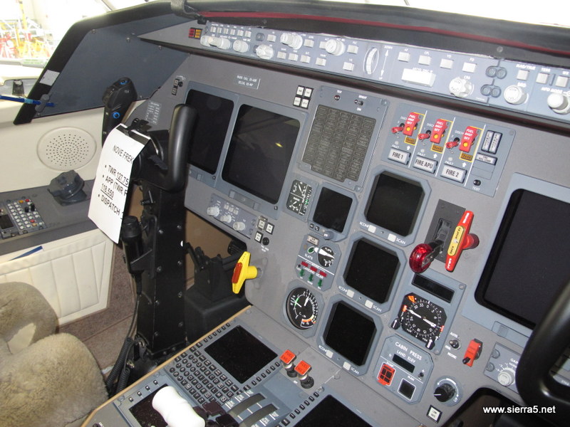 falcon_kokpit_img_2290.jpg falcon_kokpit_img_2290.jpg