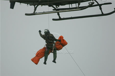 bell_412_dviganje_ponesrecenca.jpg