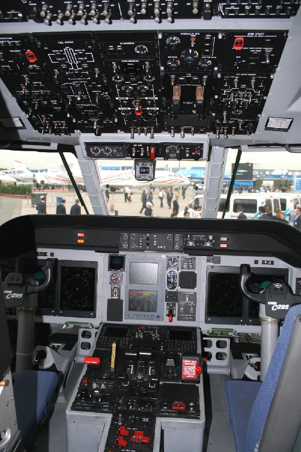 c-295_kokpit.jpg