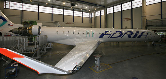 crj900_v_hangarju_img_0866.jpg