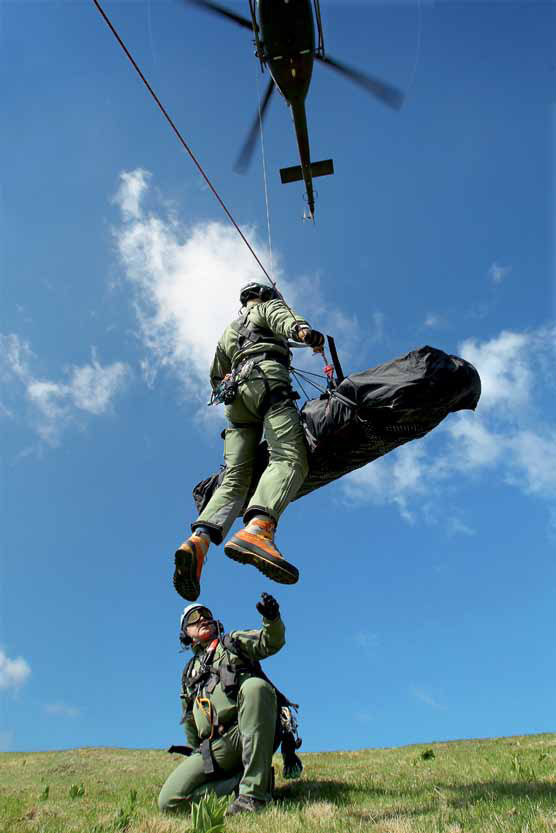 dvig_poskodovanca_v_helikopter.jpg