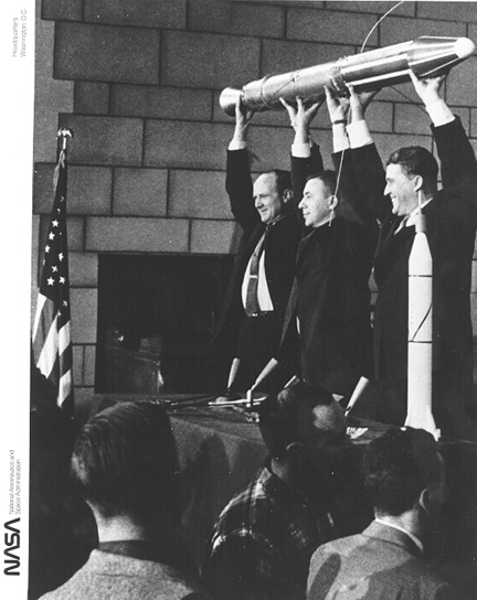 model_of_explorer_i_and_the_final_stage_after_the_launching__vir_nasa.jpg