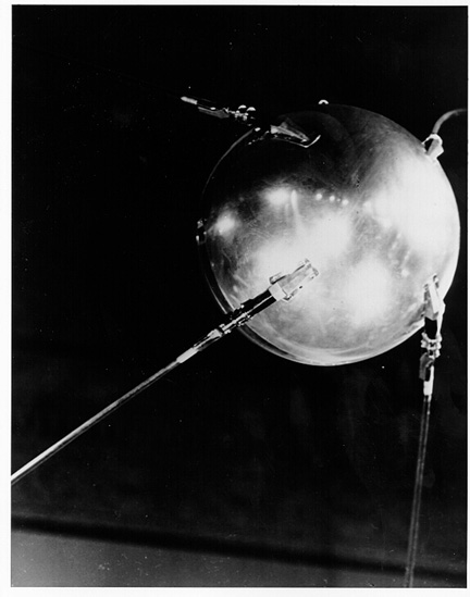 prvi_umetni_satelit_sputnik_vir_nasa.jpg