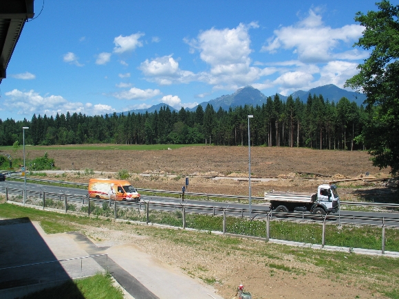 področje bodočega severnega parkirišča IMG_0141 parkirna_pload_s1_-_img_0141.jpg