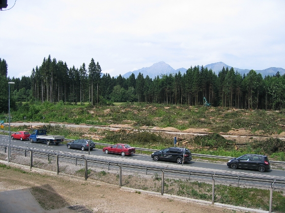 Področje severnega parkirišča IMG_0141 parkirna_pload_s2_-_img_0141.jpg