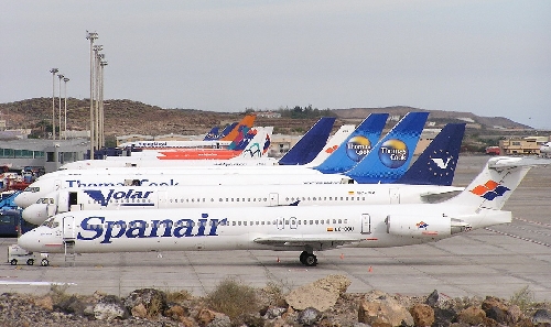 MD-83 Spanair - Letališče Sur Reina Airport (Tenerife South Airport) 020-md-83_spanair_tenerife_sur_-_reina_sofia_16_12_2003-.jpg