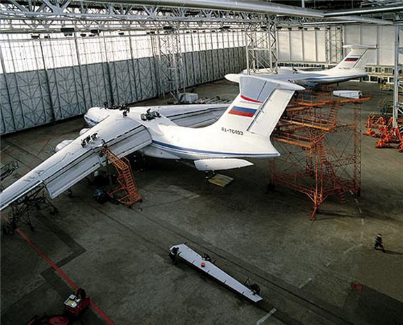 servis_na_letalu_il-76_042.jpg
