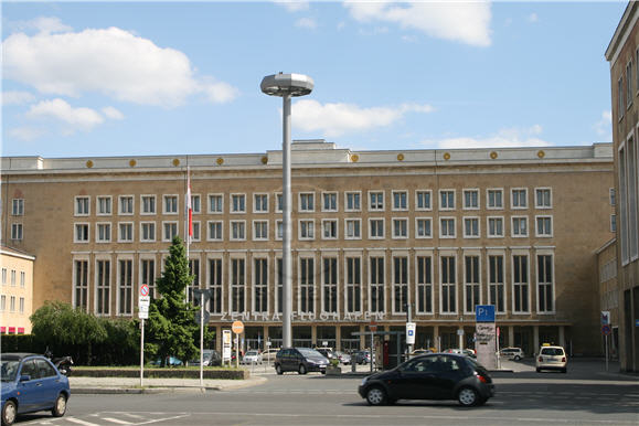 Terminal letališča Tempelhof maja 2008 img_5868 letalisce_tempelhof_maja_2008_img_5868.jpg